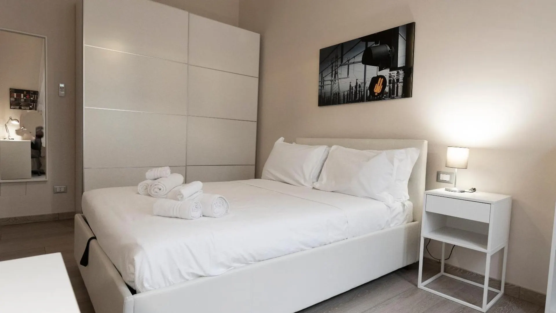 Dream Suites Milano Bocconi Navigli 0*, Milan